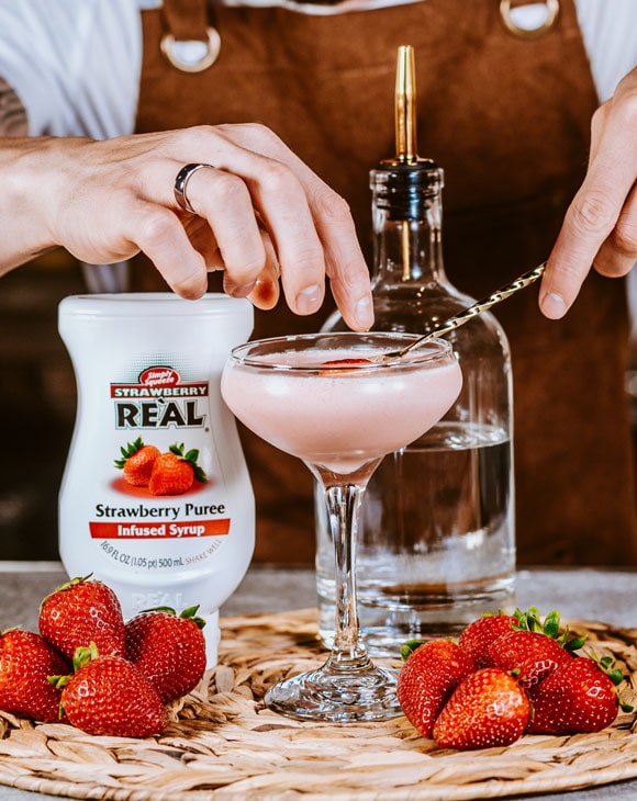 https://www.realingredients.com/wp-content2/uploads/sites/22/2021/09/Strawberry-3-min.jpg